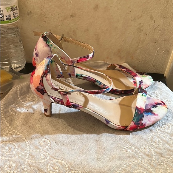 Dream Pairs Colorful Floral Heels - Picture 2 of 5